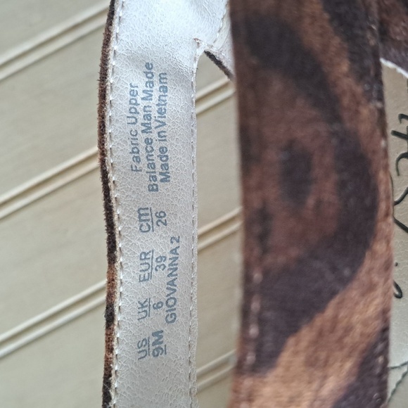 NWT Lifestride Giovanna Animal Print Kitten Heel Ankle Strap Pumps - Picture 7 of 8